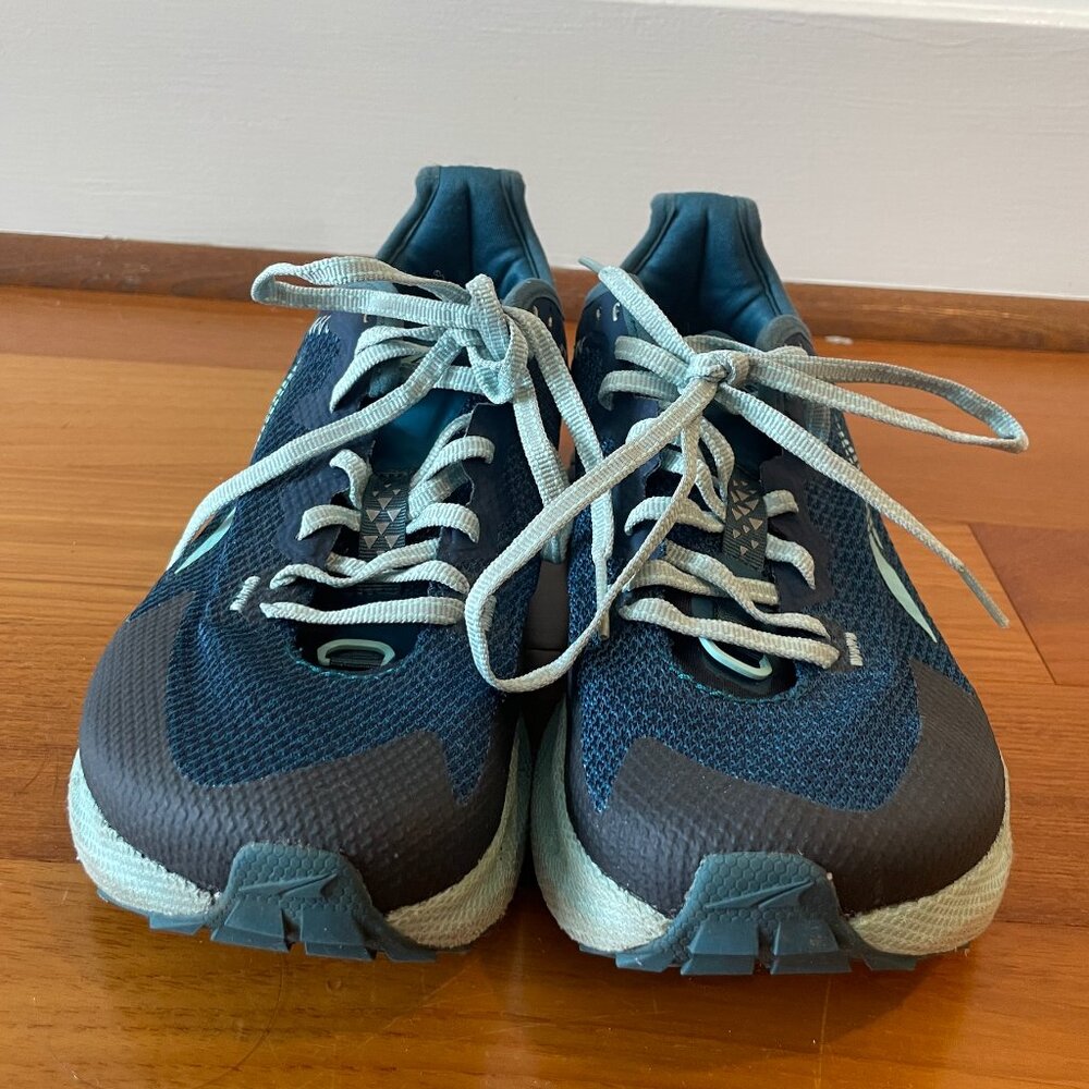 *WORN ONCE* Women's Altra Timp 4 Size 7.5 US